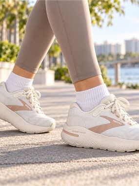 Brooks Ghost Max Running Shoes Crystal Gray 10.5 Cream Tuscany Fresh Clean I